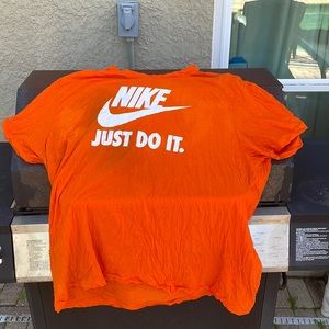 Nike T-shirt in orange